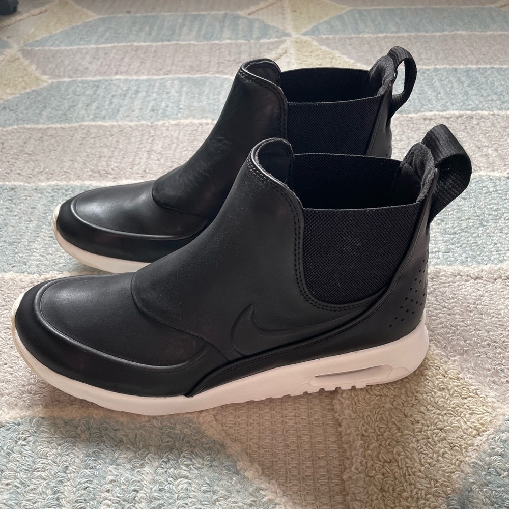 BRAND NEW! Nike Air Max Thea Mid (NWT)